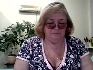 flowerlover8 fat cam babe likes squirt fetish action during her live sex XXX shows