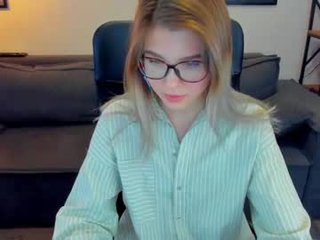lisa_roses teen cam babe wants to be fucked online as hard as possible