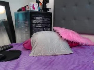 canelakush latina cam girl pleasing her tight pussy with a sex toy