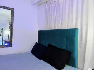 sophie_milki latina cam girl enjoying fetish live sex