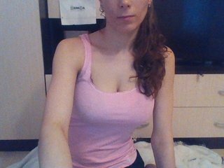 -asi- european cam babe rubs her smooth pussy till she cums