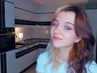 deliaderrick sex cam with a horny cute cam girl that's also incredibly naughty