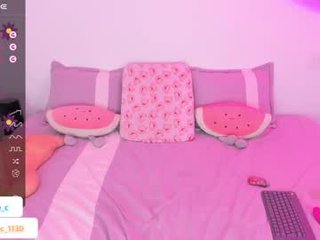 daphne_cooper1 cute cam girl in beautiful lingerie in the chatroom