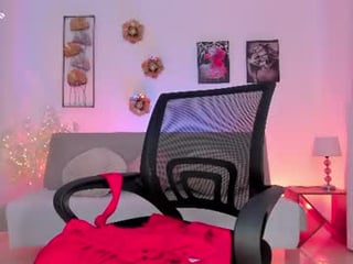 arya_xelion african cam girl loves to fill her mouth with sperm