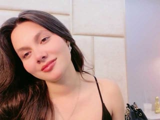 rubyscarlett brunette cam girl didn't forget about any live sex toy