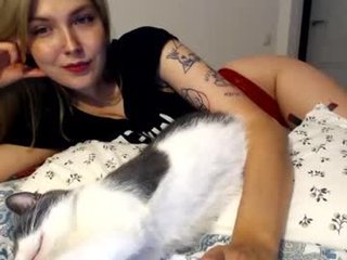 foxxycindy cam babe wants her pussy fucked hard on camera
