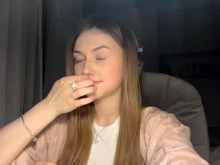 pamulahallquist teen cam babe wants to be fucked online as hard as possible