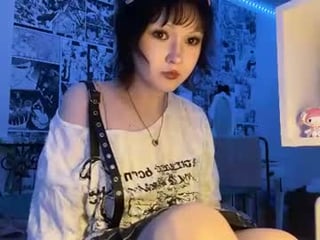 delciebakos petite asian cam girl in dirty live sex show