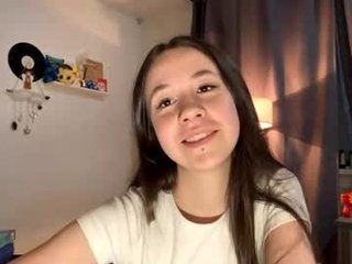 jolandamccammon teen cam babe wants to be fucked online as hard as possible