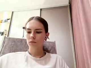 tawnyzenisek teen cam babe wants to be fucked online as hard as possible