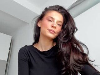 _isiah brunette cam girl in beautiful lingerie in the chatroom