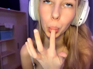 cherryrush951544 cute teen cam babe loves XXX cam action with her perfect ass