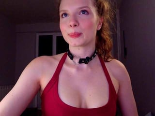 -pussy-juicy- cam babe gets her pussy penetrated hard