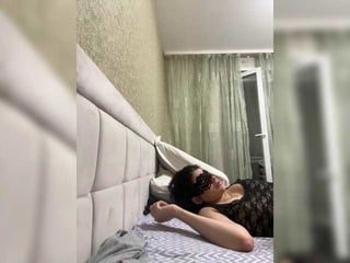 jasmingr brunette cam girl loves being a submissive kink slut