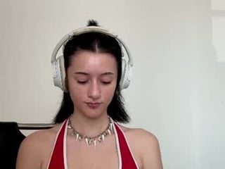 merrillnoorigian teen cam babe wants to be fucked online as hard as possible