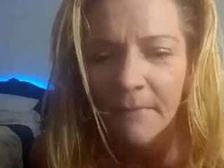 goldendoll1704 cam babe likes squirting after getting pleasure from masturbation