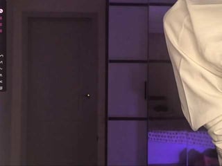 seeshellman brunette teen cam babe plays with her tight asshole