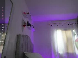 charloteeee1 latina cam girl likes to sit naked on camera
