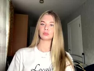 honeyaskren teen cam babe wants to be fucked online as hard as possible