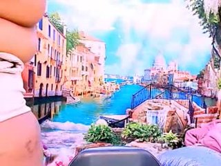 indianfairy4u BBW cam girl enjoys her ass