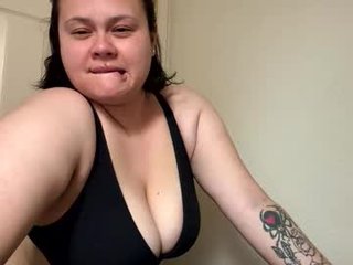 baymama BBW cam girl offers pleasing for you big boobs on camera