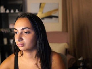 leicastar latina cam babe brings live sex to him online