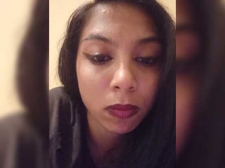 anamariaby22 brunette white cam babe wants her pussy stretched