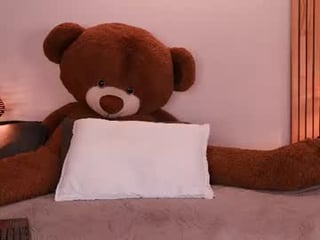 ariwishes horny cam girl loves takes a cock deep in her pussy
