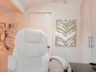fenixvelvet naked cam babe already knows how to cum and how to squirt online