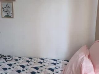 kismet_ this juicy cam babe with hot ass learns how to squirt online