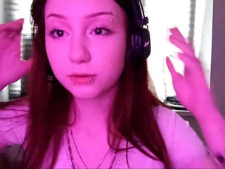 emoemily brunette teen cam babe plays with her tight asshole