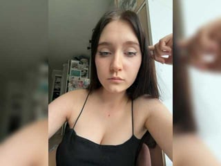 sadako-miaa brunette teen cam babe plays with her tight asshole