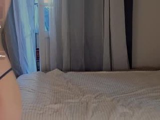 ariina_waifu naked teen cam babe loves kiss, licked slits and pink clits on a sex cam