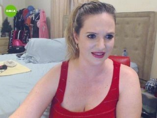 ninajaymes european cam babe rubs her smooth pussy till she cums