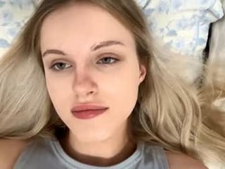 allaloffredo sex cam with a horny cute cam girl that's also incredibly naughty