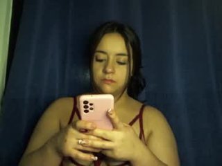 dirtyymom cam babe likes squirting after getting pleasure from masturbation