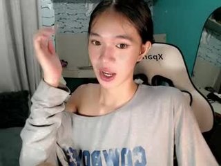 innocent_reign69 asian cam girl presents dirty cum show