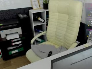 essensual_ BBW cam girl with big tits shows off her fuck skills on camera