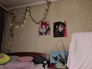 love_is_lola cam girl in lingerie gets machine fucked deep for the first time on camera
