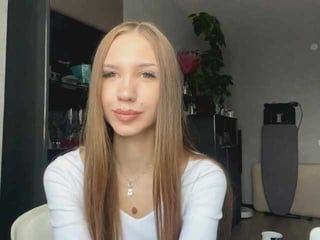 sofiatanna teen european cam chick in a wonderful and sensual live sex action