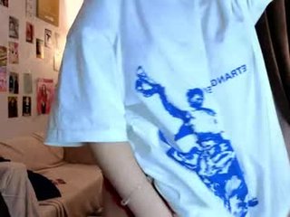 ellau_555 nude asian cam girl anoint themselves with oil