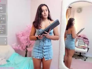 sofia_new teen cam girl plays with her tight pussy