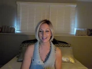 cj_x_monroe cam domina with big tits in the chatroom