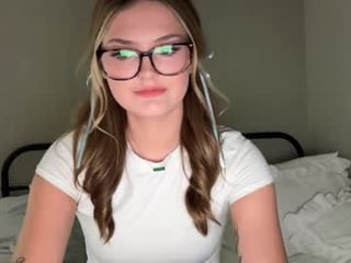 hadleyreed teen cam babe wants to be fucked online as hard as possible