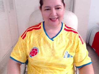leonela-68 cam girl loves dirty fucking on camera