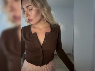 katerina-space blonde white cam babe wants her pussy stretched