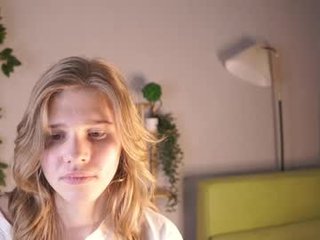 jenniferrakow cam babe with big tits in private live sex show