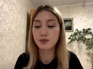 maudiesikes teen cam babe wants to be fucked online as hard as possible