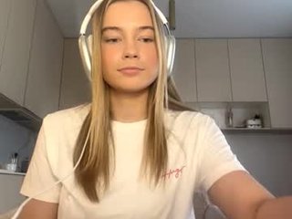 lourapimenta teen cam babe wants to be fucked online as hard as possible