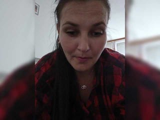 hadin232425 brunette white cam babe wants her pussy stretched